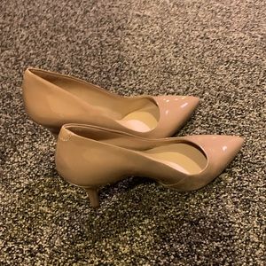 Bcbg nude pumps